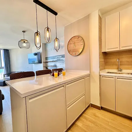 Torres De Yomely - Y4b * 美洲海滩