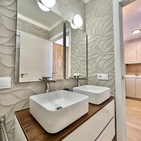 Torres De Yomely - Y4b 美洲海滩